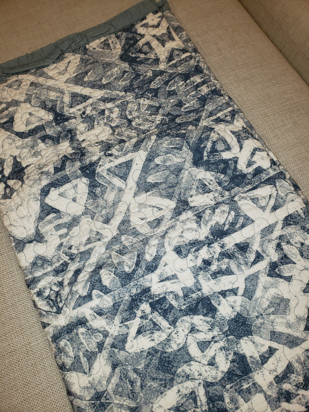 CARAVEL QUILTED THROW