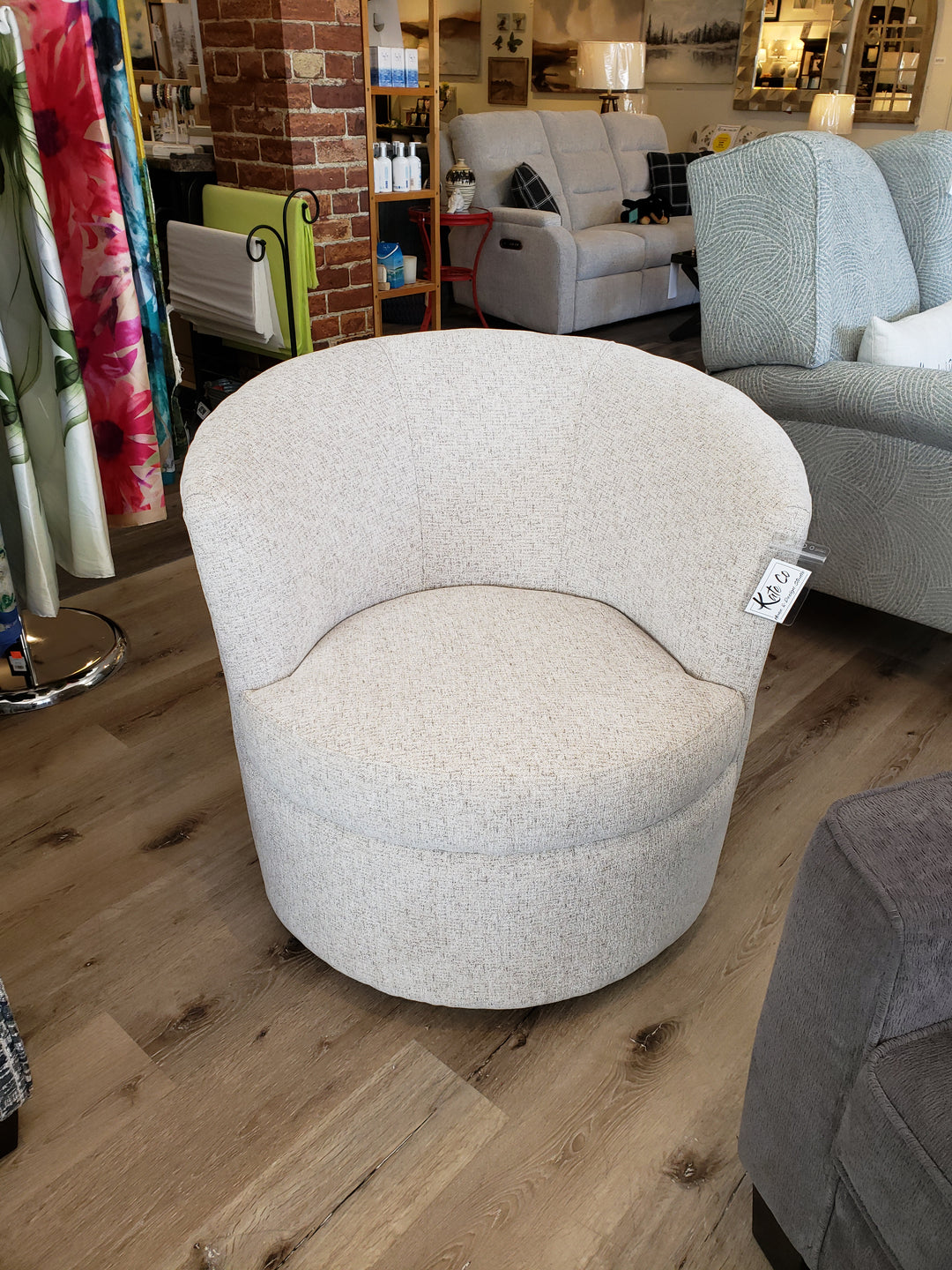 703 SWIVEL CLUB CHAIR
