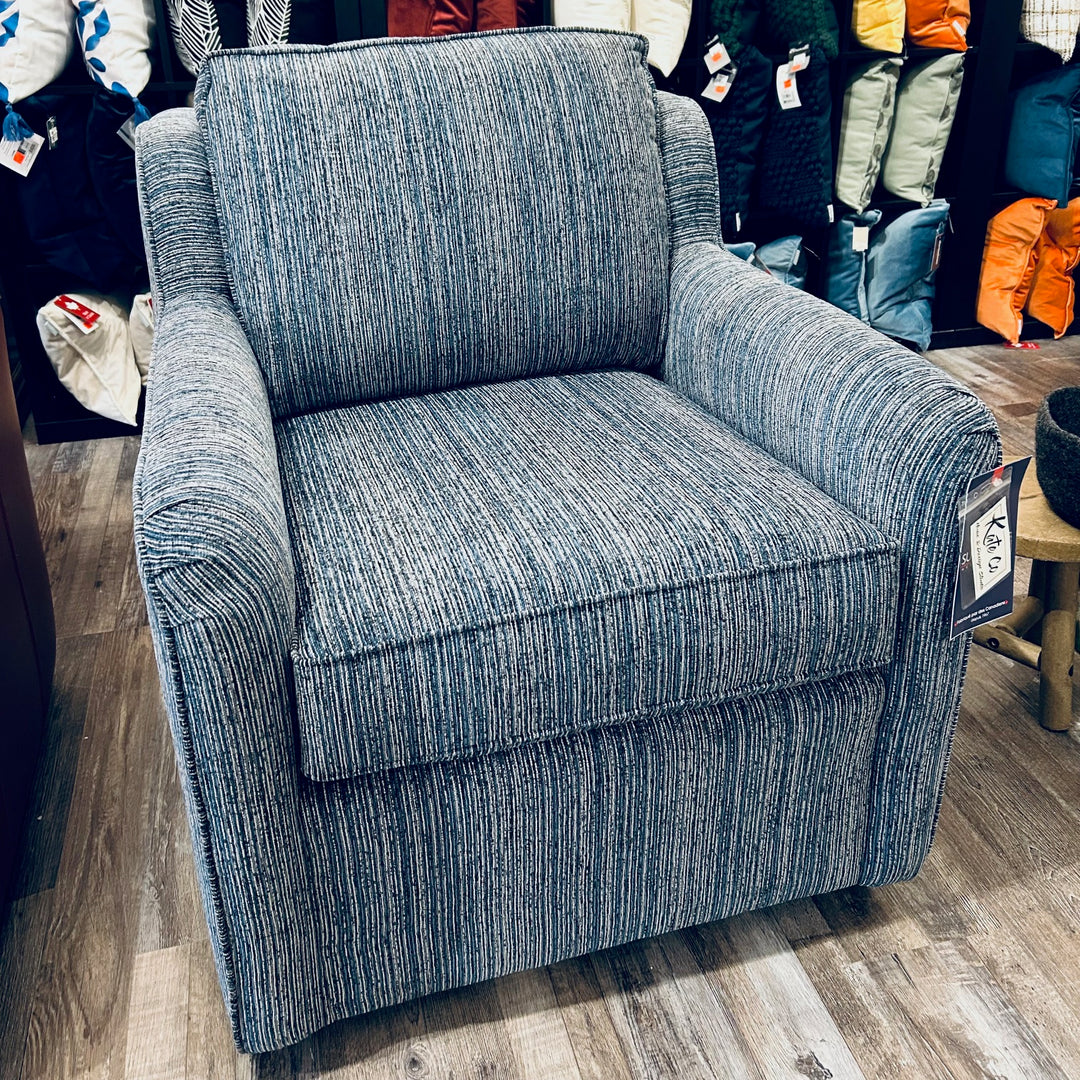 47 SWIVEL CHAIR