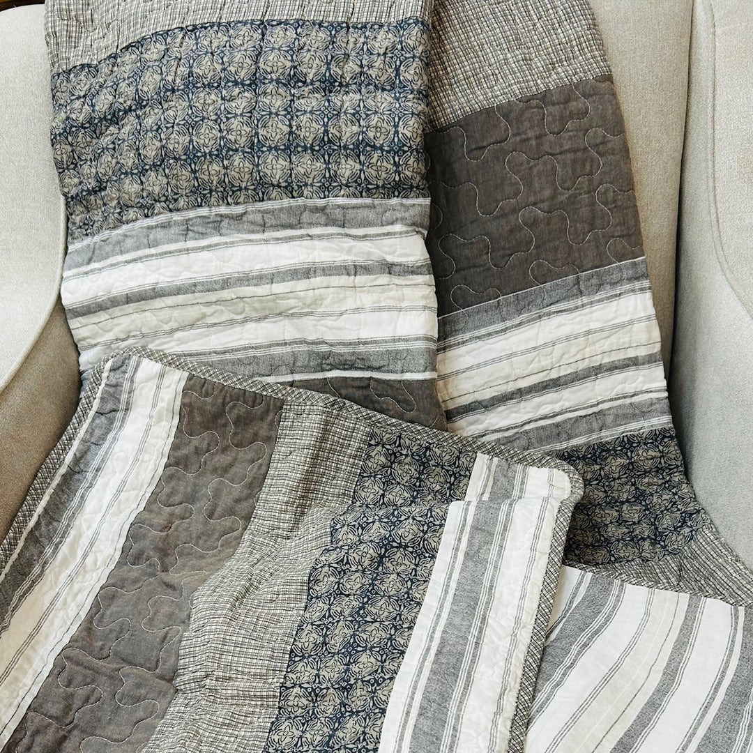 PENMAN STRIPE SUPER QUEEN QUILT - HORIZON