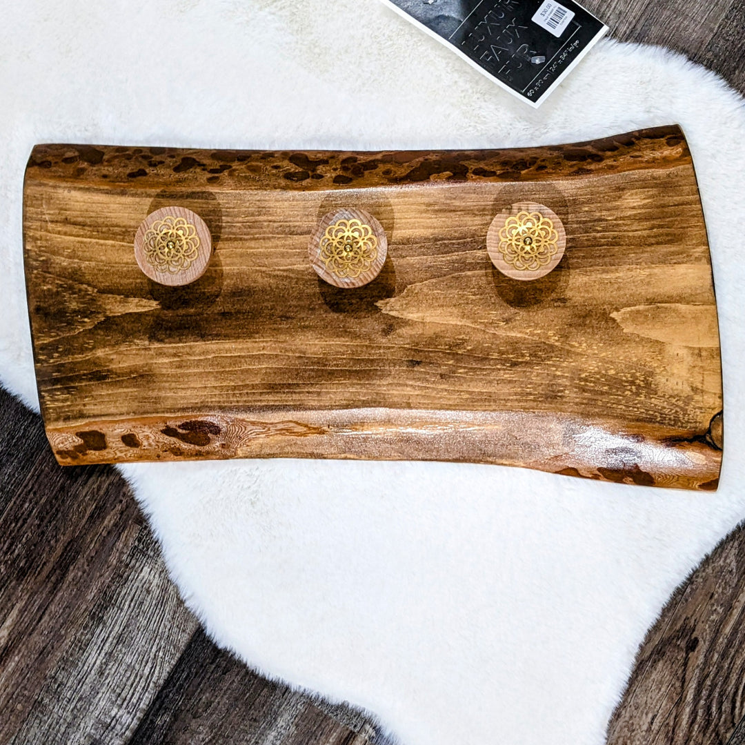 WOOD PLANK WITH DECORATIVE KNOBS