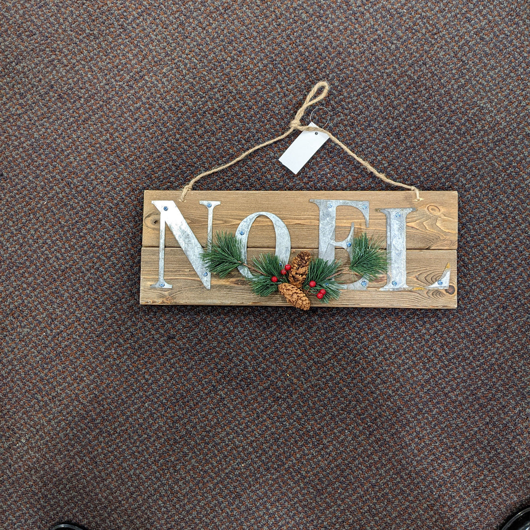 NATURAL NOEL HANGING PLAQUE
