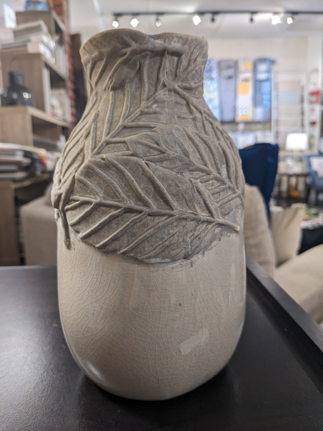 VASE/DECORATIVE LEAVES