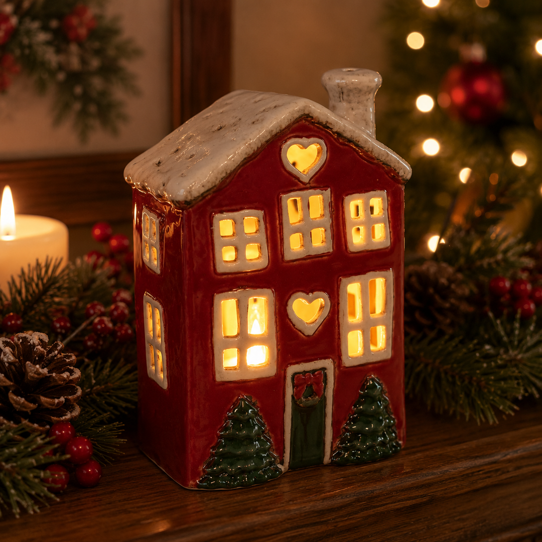 CHRISTMAS CERAMIC HEART HOUSE WITH TREES TEALITE HOLDER