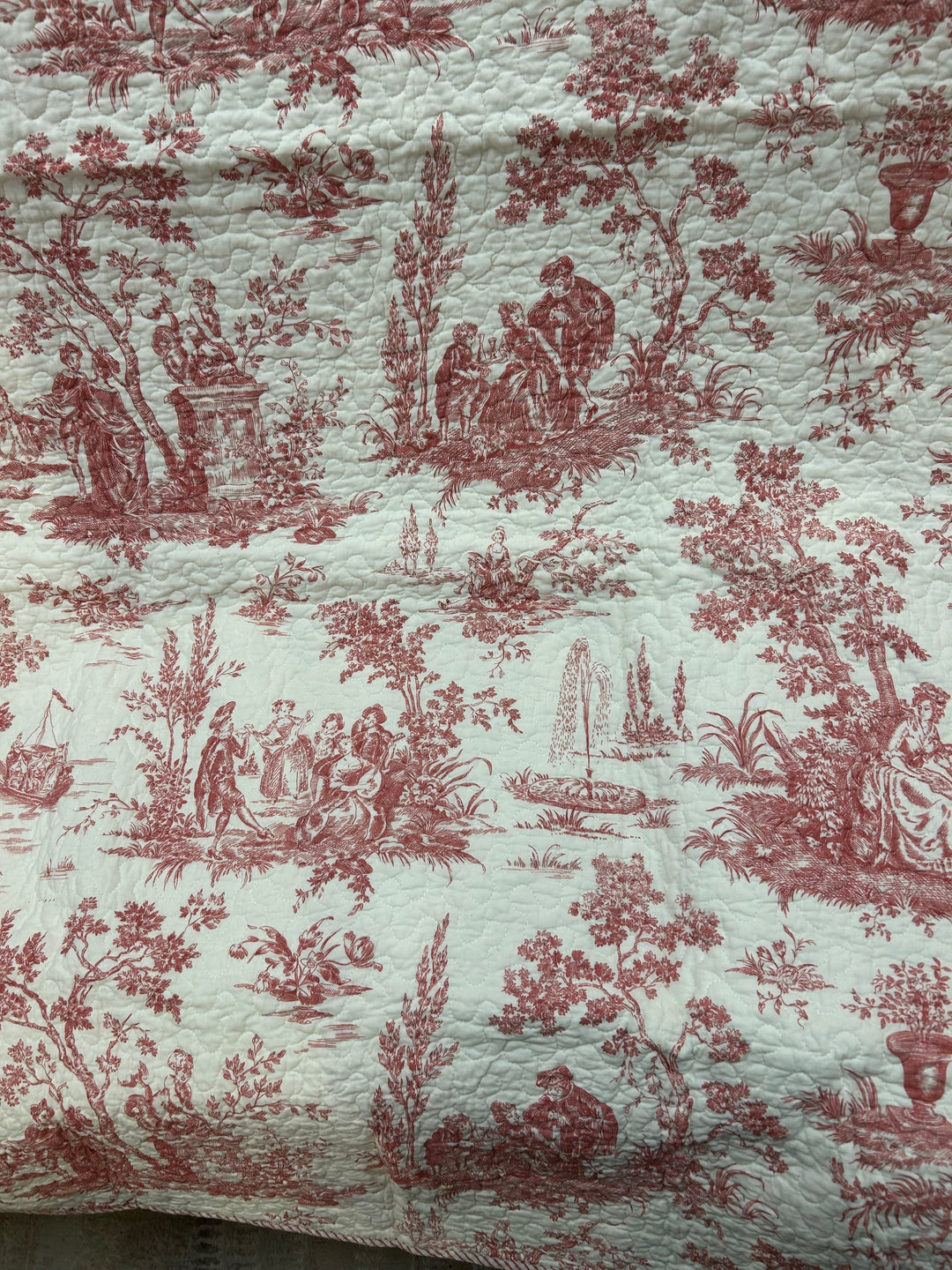 PICTURESQUE QUILTED THROW