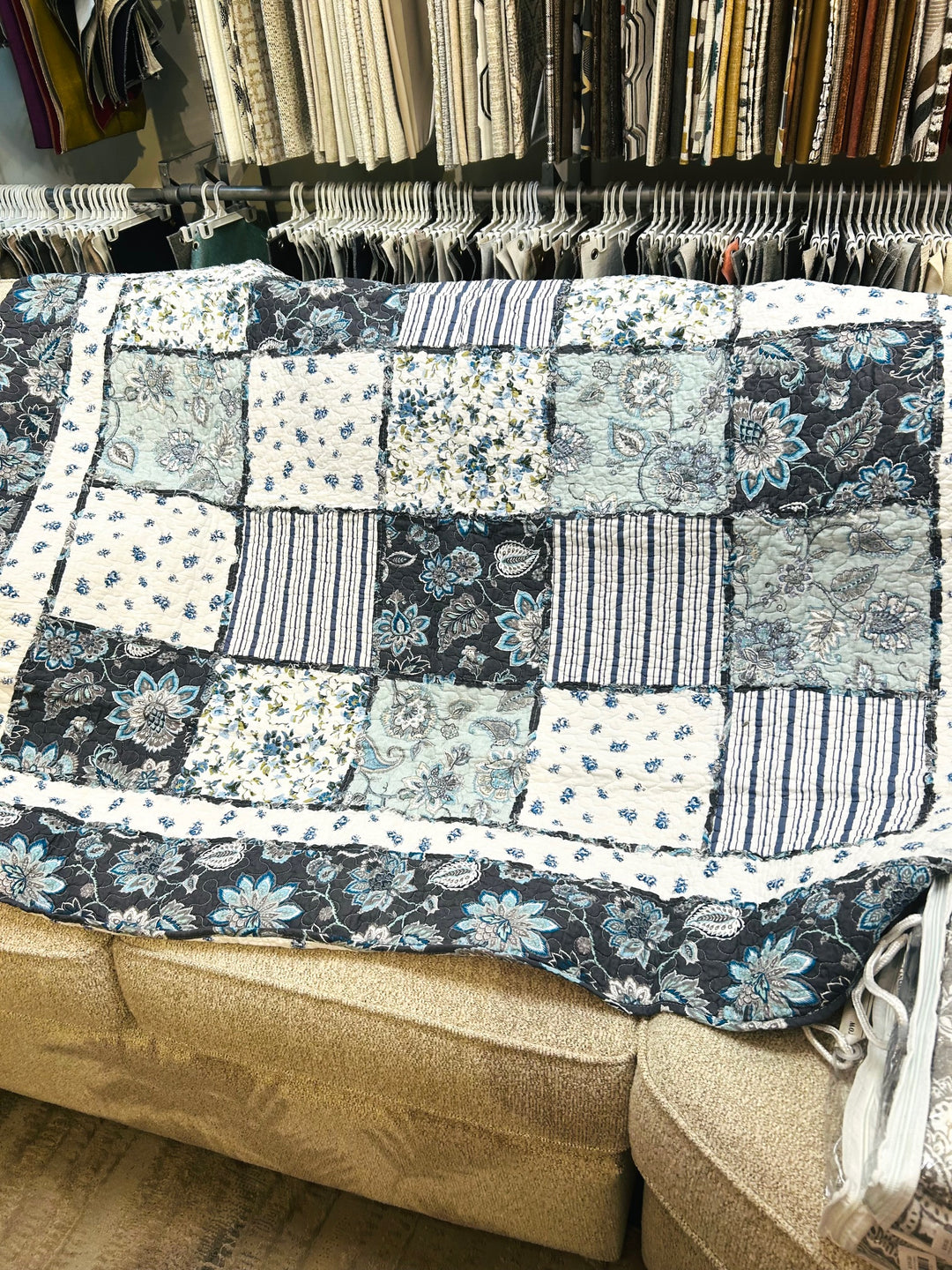 PENCHANT QUILTED THROW