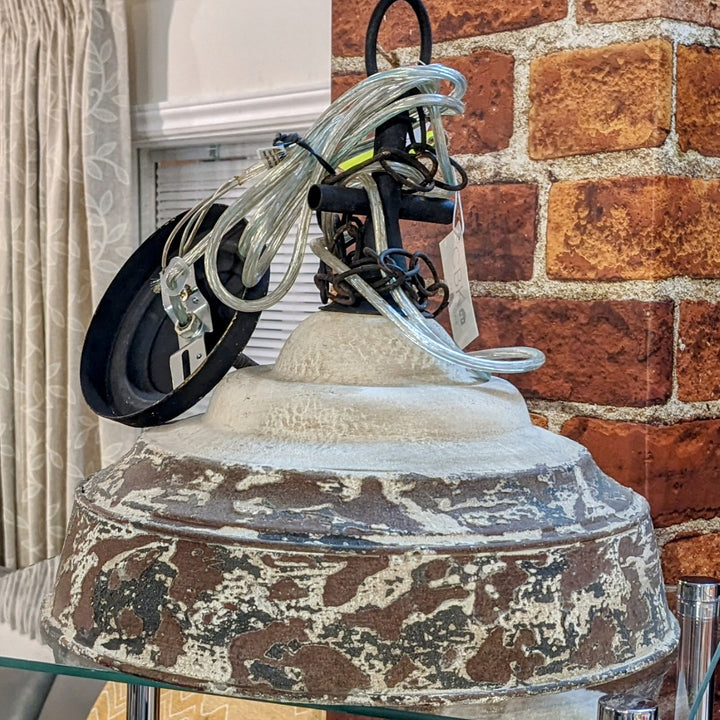 DISTRESSED PENDANT LAMP