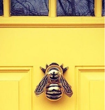 BEE DOOR KNOCKER