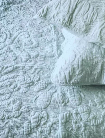 CHELSEA ROBBIN EGG BLUE QUEEN QUILT